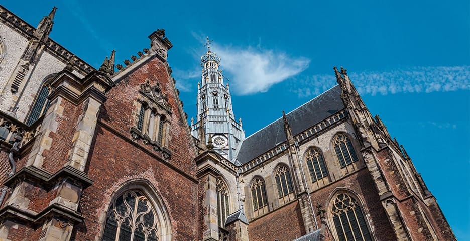 Kerk in stad Haarlem